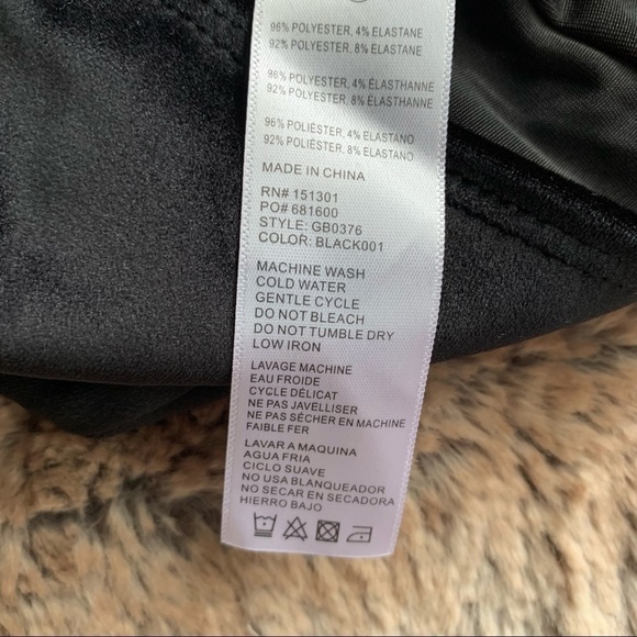 Good American Velvet Deep V Bodysuit Black Velvet - Picture 5 of 9